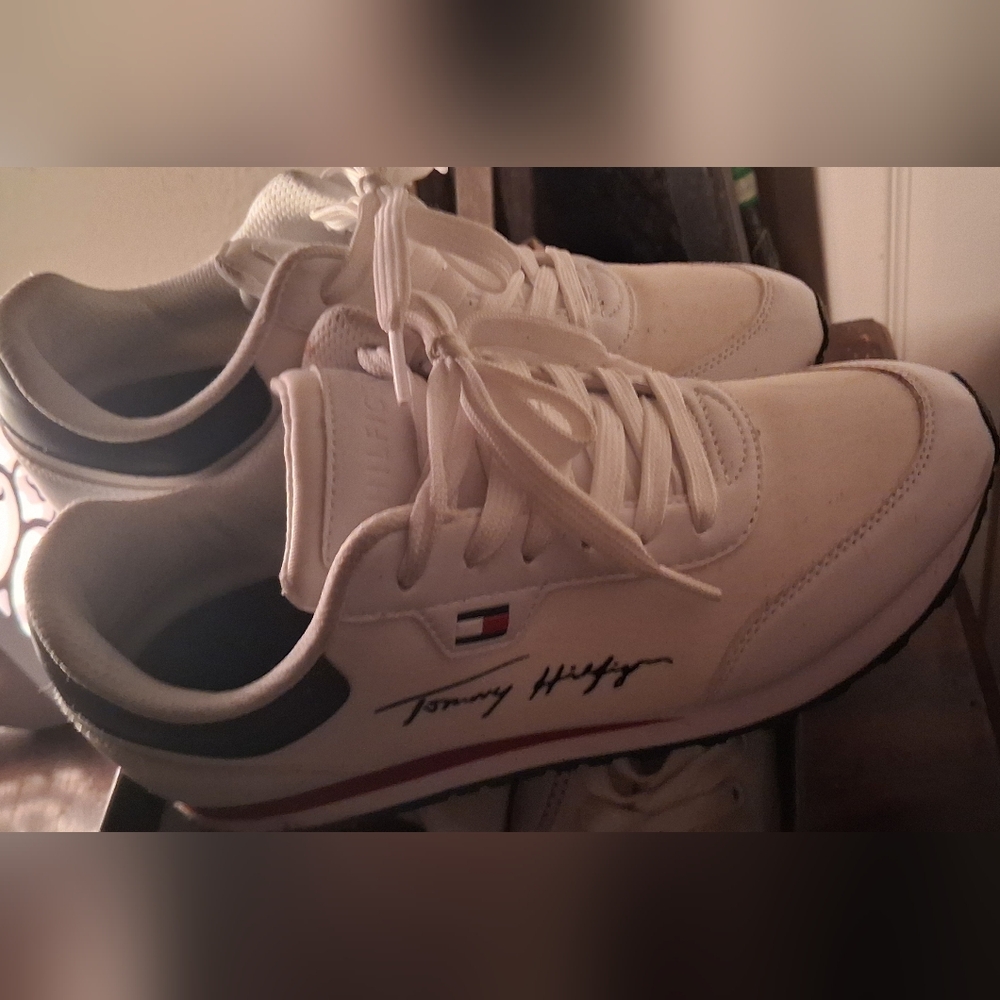 Tommy Hilfiger Women's Sneakers Size 7 Great Condition